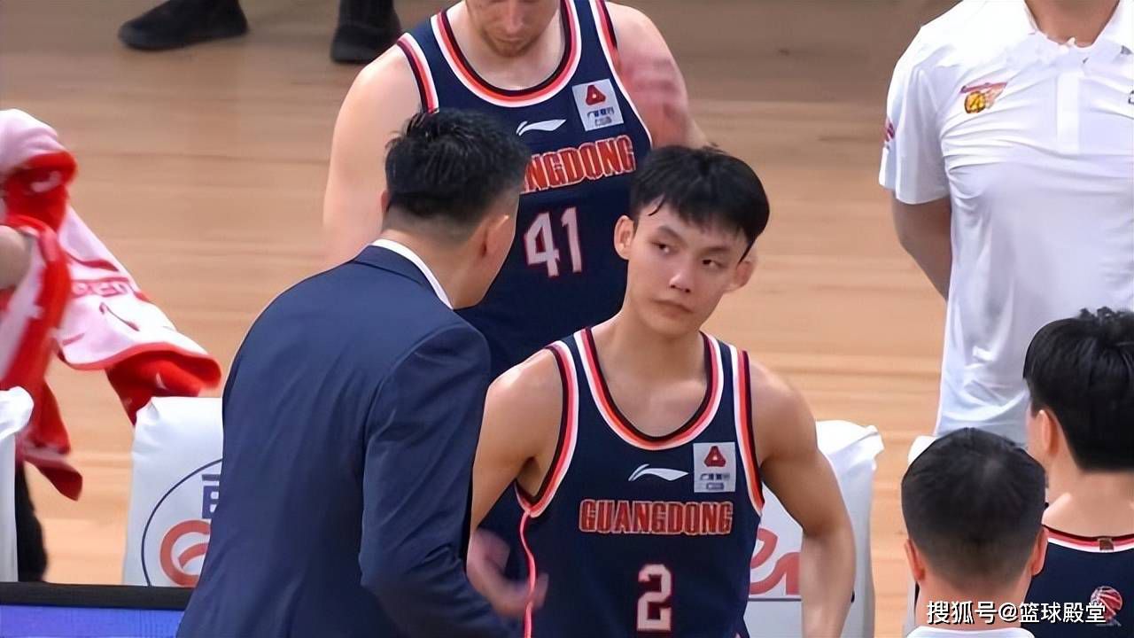 欧文（右脚跟挫伤，已连续缺席11场）升级为小概率复出（25%出场可能）。